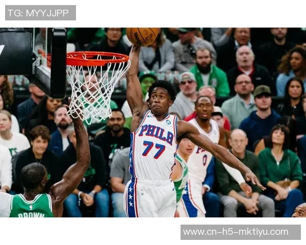 埃奇库姆表现出色次节独得12分全场贡献16分2板3助3断助力球队稳定发挥